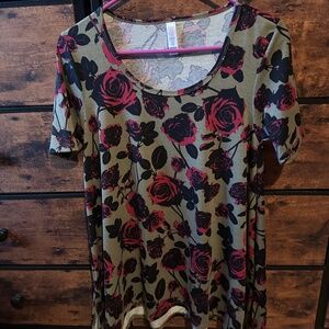 Lularoe pop art roses classic tee
